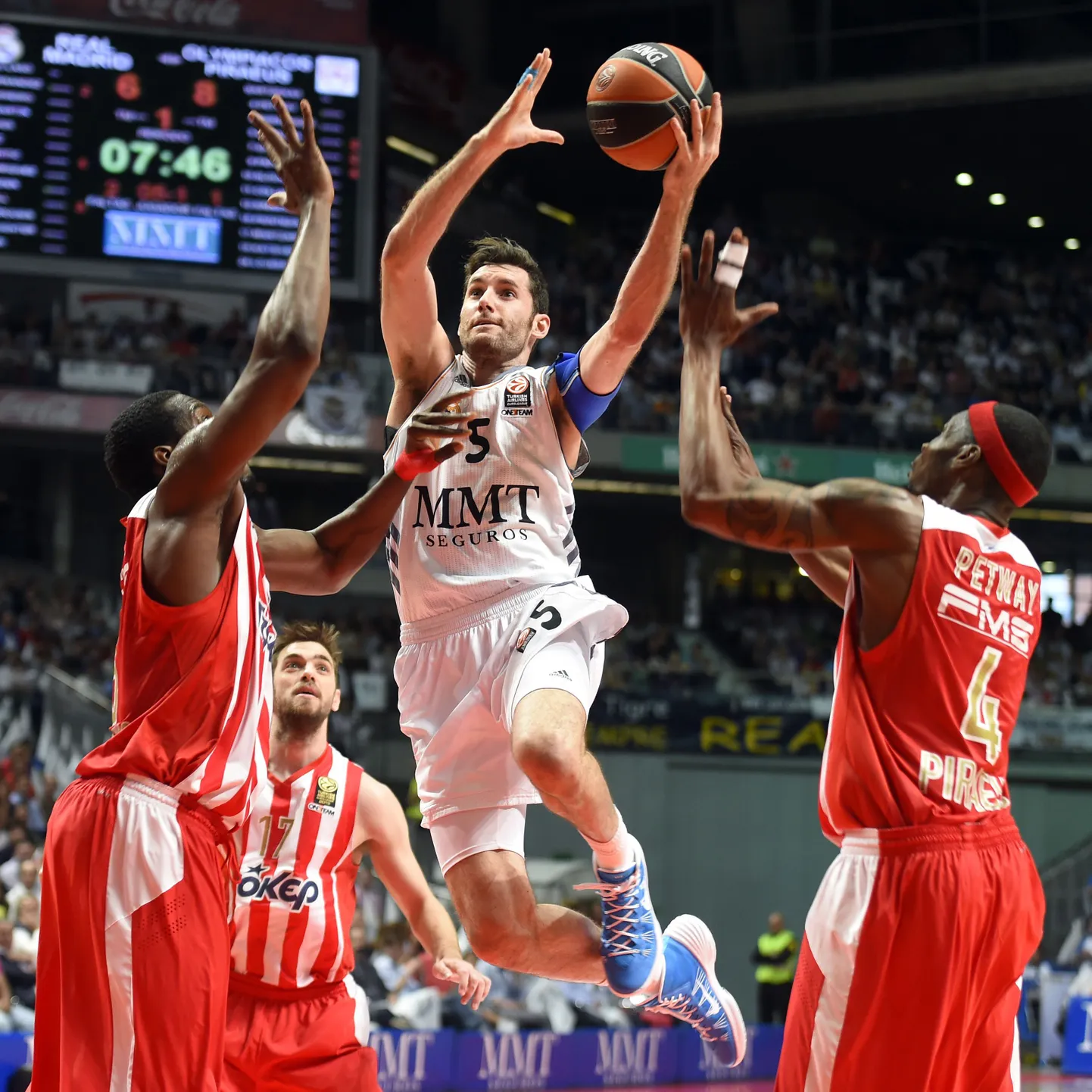 Real Madrid ja Rudy Fernandez (palliga) kerkisid ka veerandfinaali teises mängus Pireuse Olympiakosest kõrgemale.