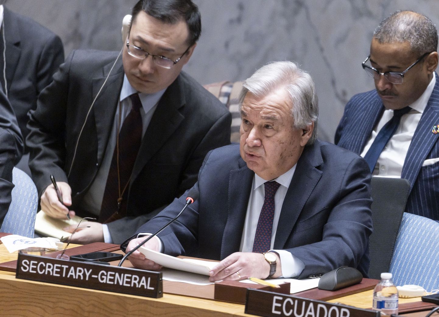 ÜRO peasekretär Antonio Guterres 8. detsembril 2023 kõnelemas ÜRO Julgeolekunõukogu kohtumisel, mille eesmärk oli käsitleda Iisraeli ja Hamasi vahelise konflikti põhjustatud humanitaarkriisi.