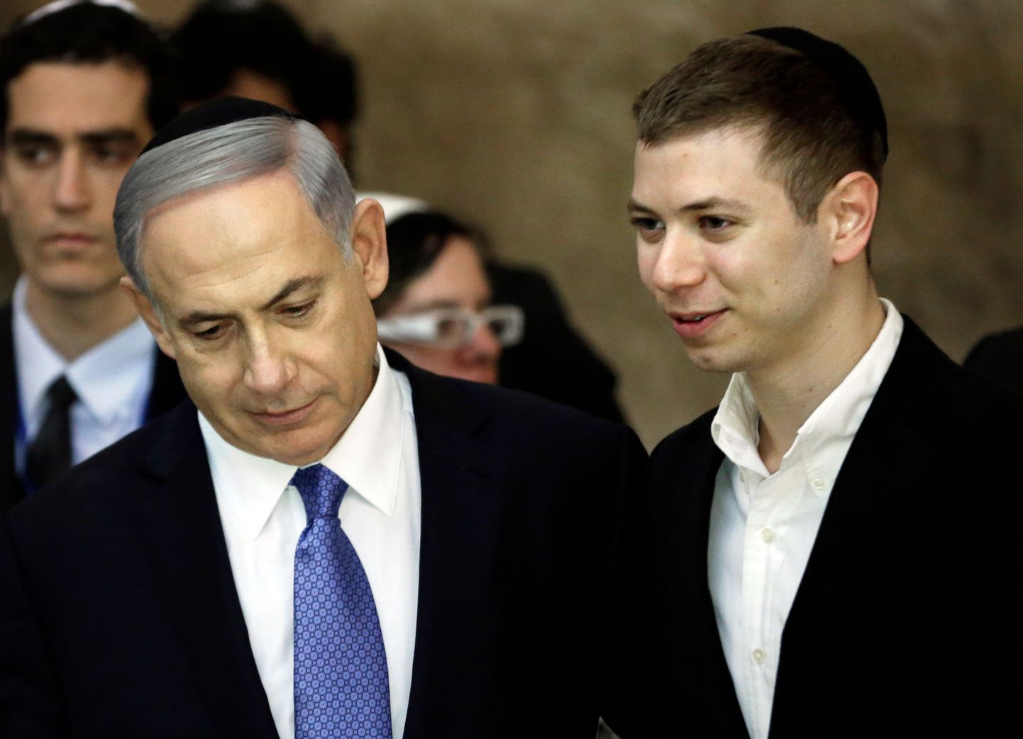 Benjamin Netanyahu koos poeg Yairiga.