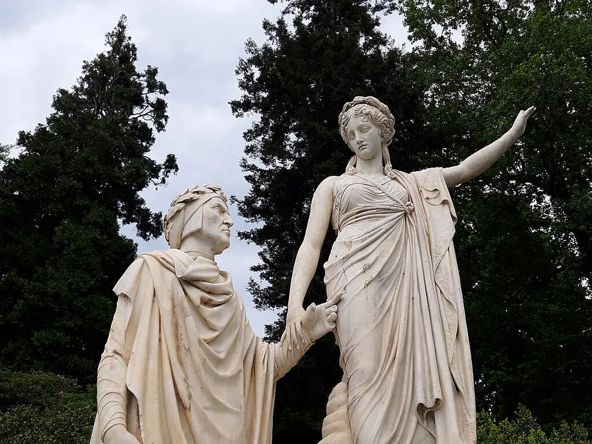 Dantet ja Beatrice'i kujutav skulptuur Itaalias Bellagios Villa Melzi aias.