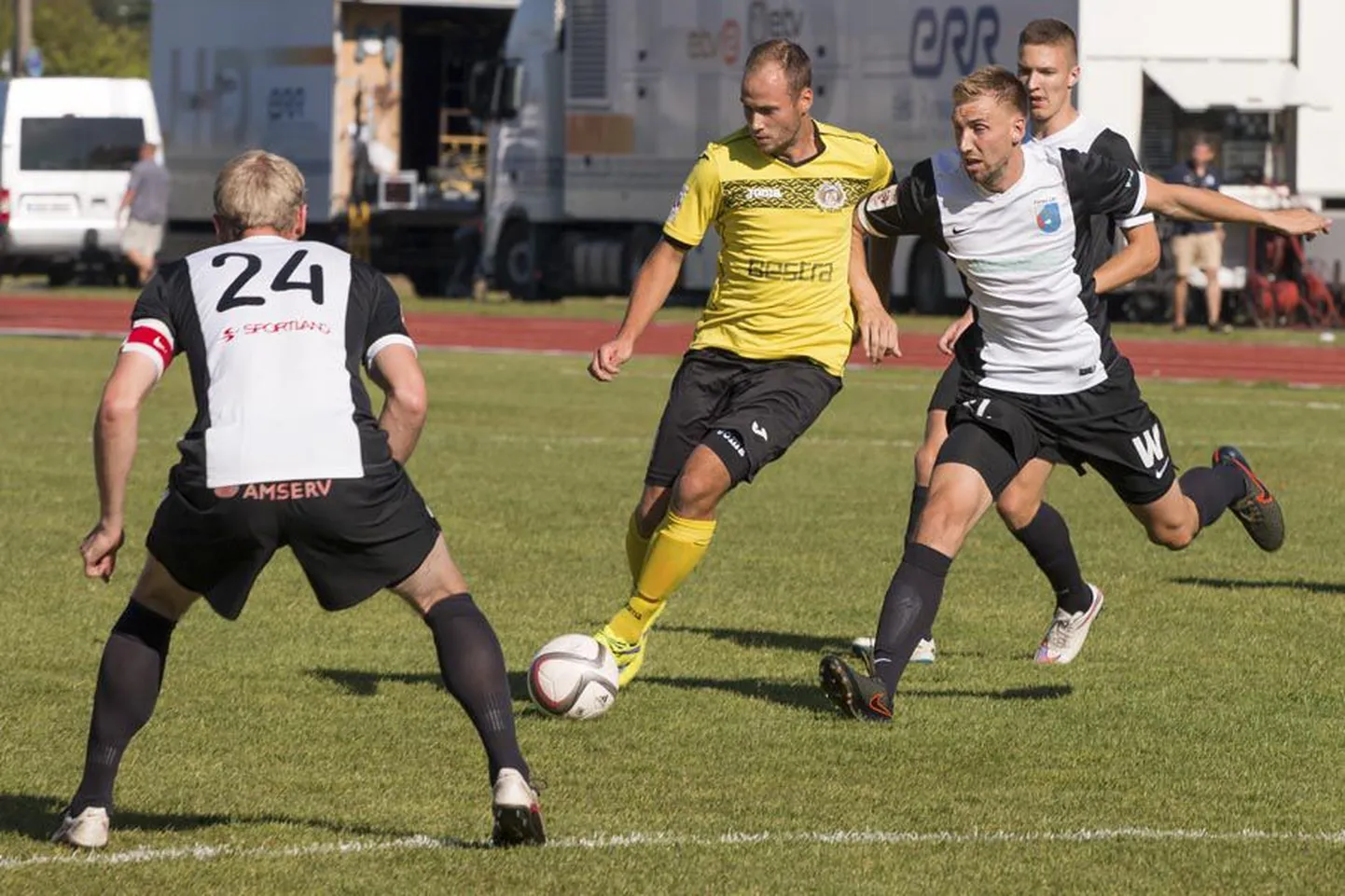 Viljandi meeskonna neljapäeval ainsaks jäänud värava lõi Indrek Ilves (kollases särgis).