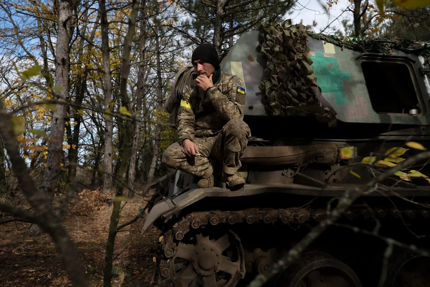 Ukraina liikursuurtüki meeskonna liige nautimas väikest jõudehetke.