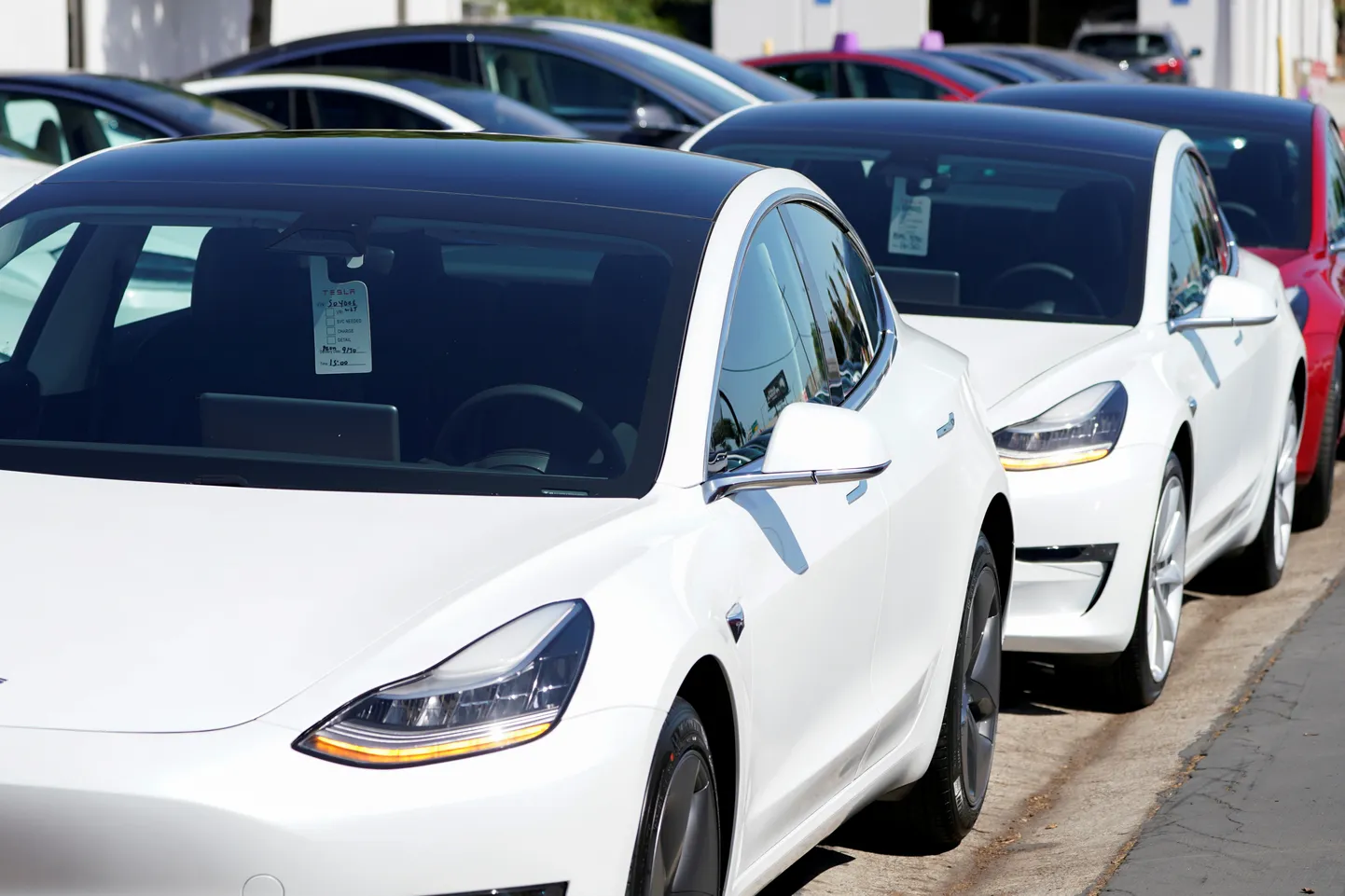 Tesla Model 3.