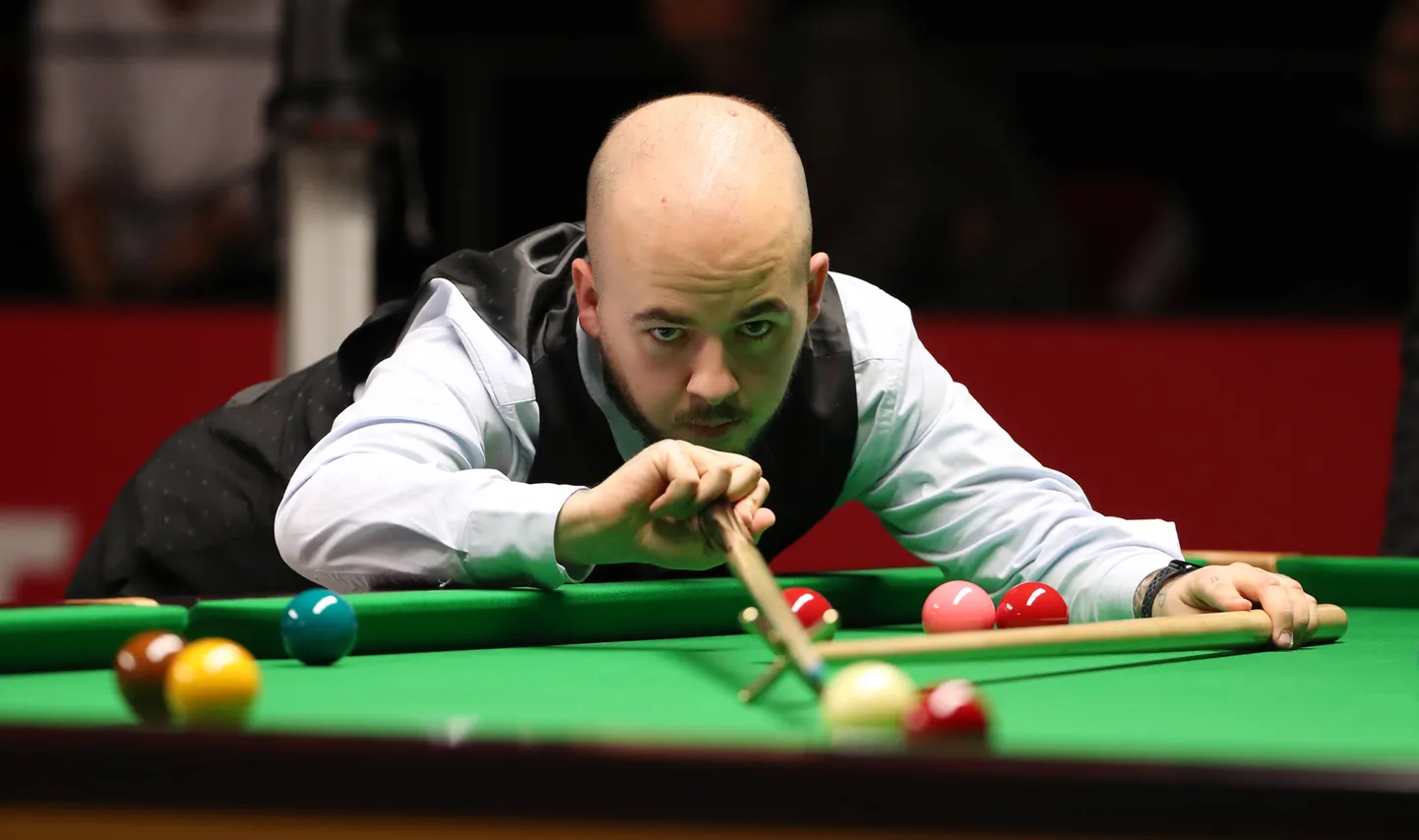 Kunagine lapstäht Luca Brecel jõuab MMil nii pidutseda kui ka hästi mängida.