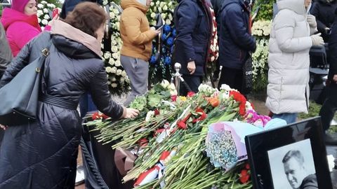 FOTOD ⟩ Eesti esindaja võttis Moskvas osa Navalnõi matusetalitusest