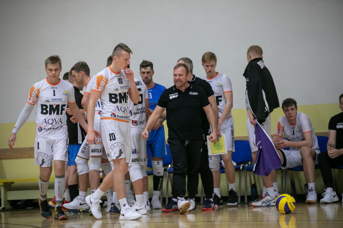 BMF/Rakvere Võrkpalliklubi meeskond jätkab Eesti esiliiga võrkpalli meistrivõistlusi turniiritabeli teisel real.