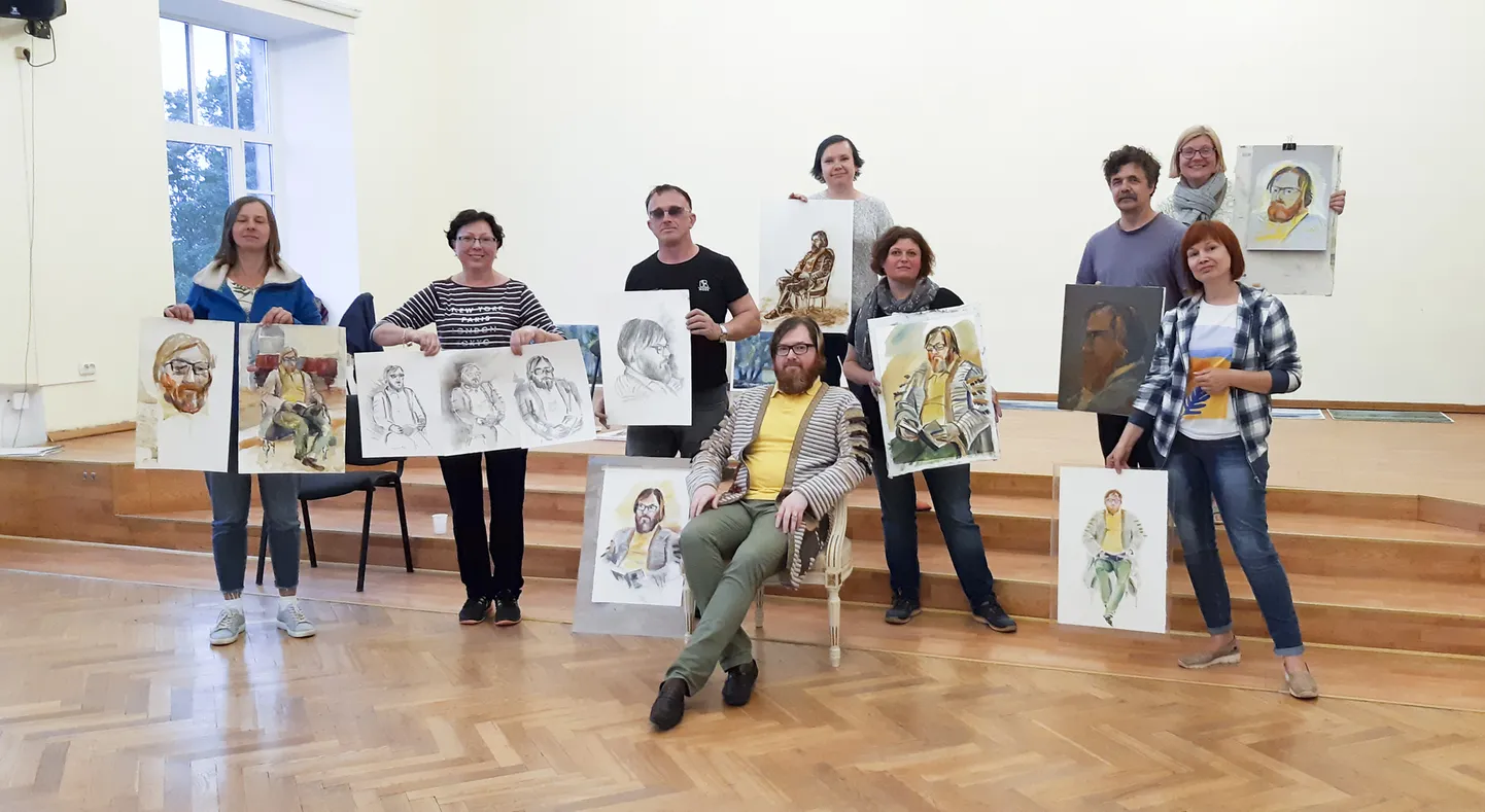 Kunstnikud maalisid õhinal Andres Kustolat.