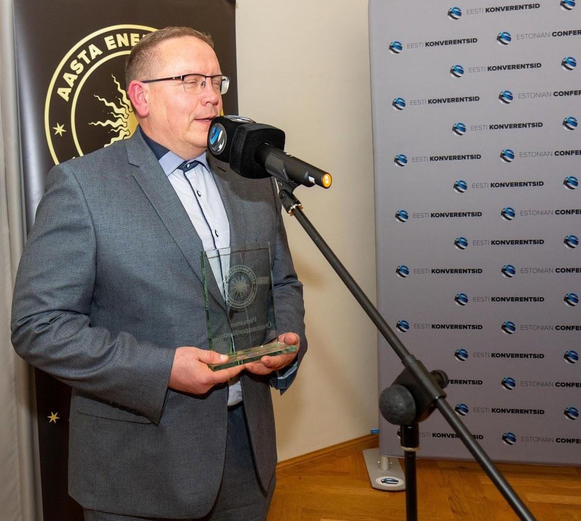 Aasta energiateo auhinna võttis vastu PÜTKi juhataja Andrus Kärpuk.