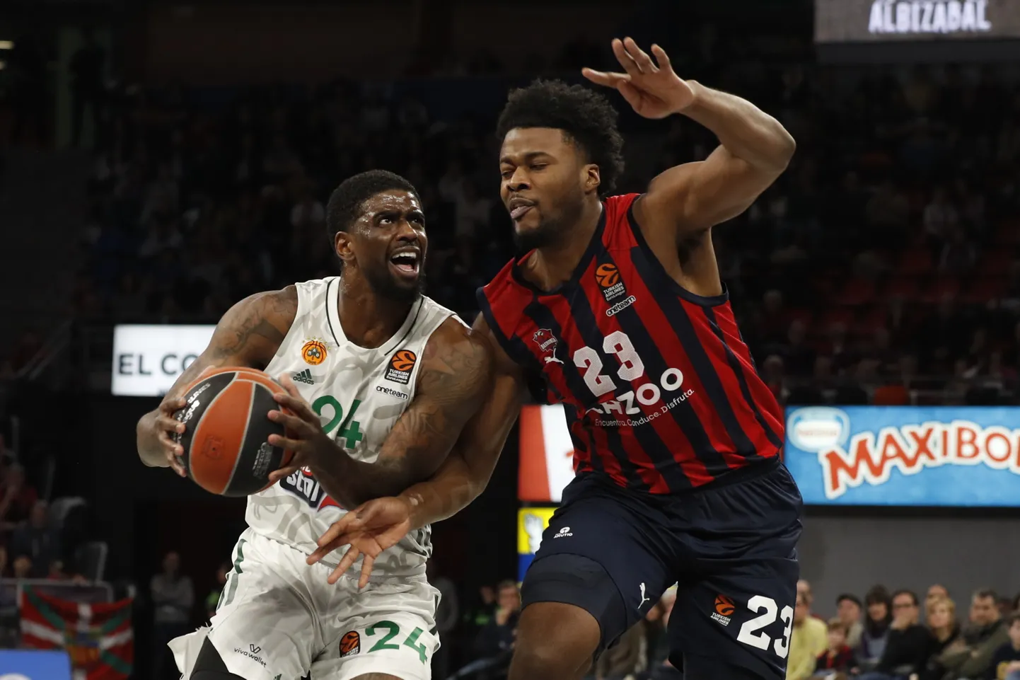 Dwayne Bacon palliga Euroliiga matšis Vitoria Baskonia vastu