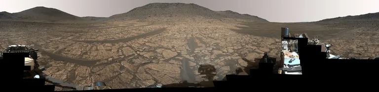 NASA Rover Perseverance kasutas oma Mastcam-Z instrumenti, et jäädvustada see 360-kraadine panoraam Marsi piirkonnast «Bright Angel», kus miljardeid aastaid tagasi voolas iidne jõgi. «Cheyava Falls» avastati piirkonna keskelt veidi paremal, umbes 110 meetri kaugusel kulgurist.