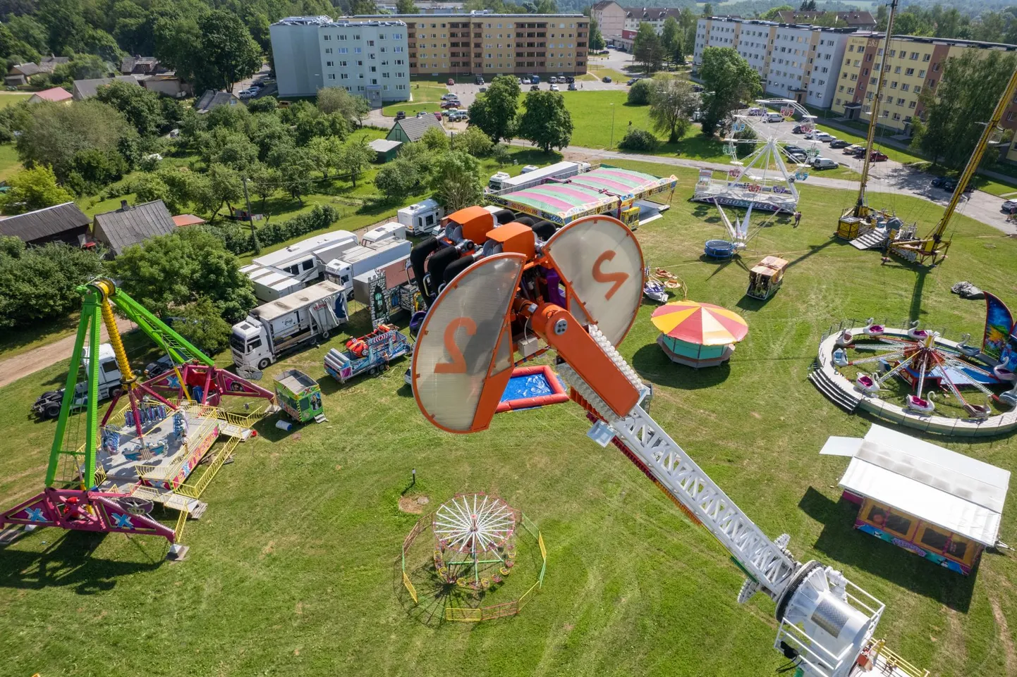 Tivoli leidis endale asukoha kortermajade vahel. Sealsete korteriühistute esindajad arvavad, et see elanikke eriti ei sega.
