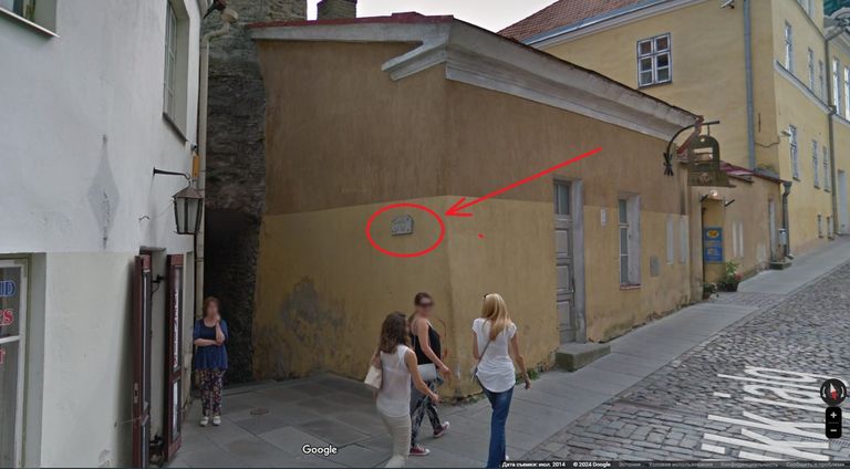 Cкриншот. Судя по Google Maps, в 2014 году табличка на башне Люхике-Ялг была жива-здорова.