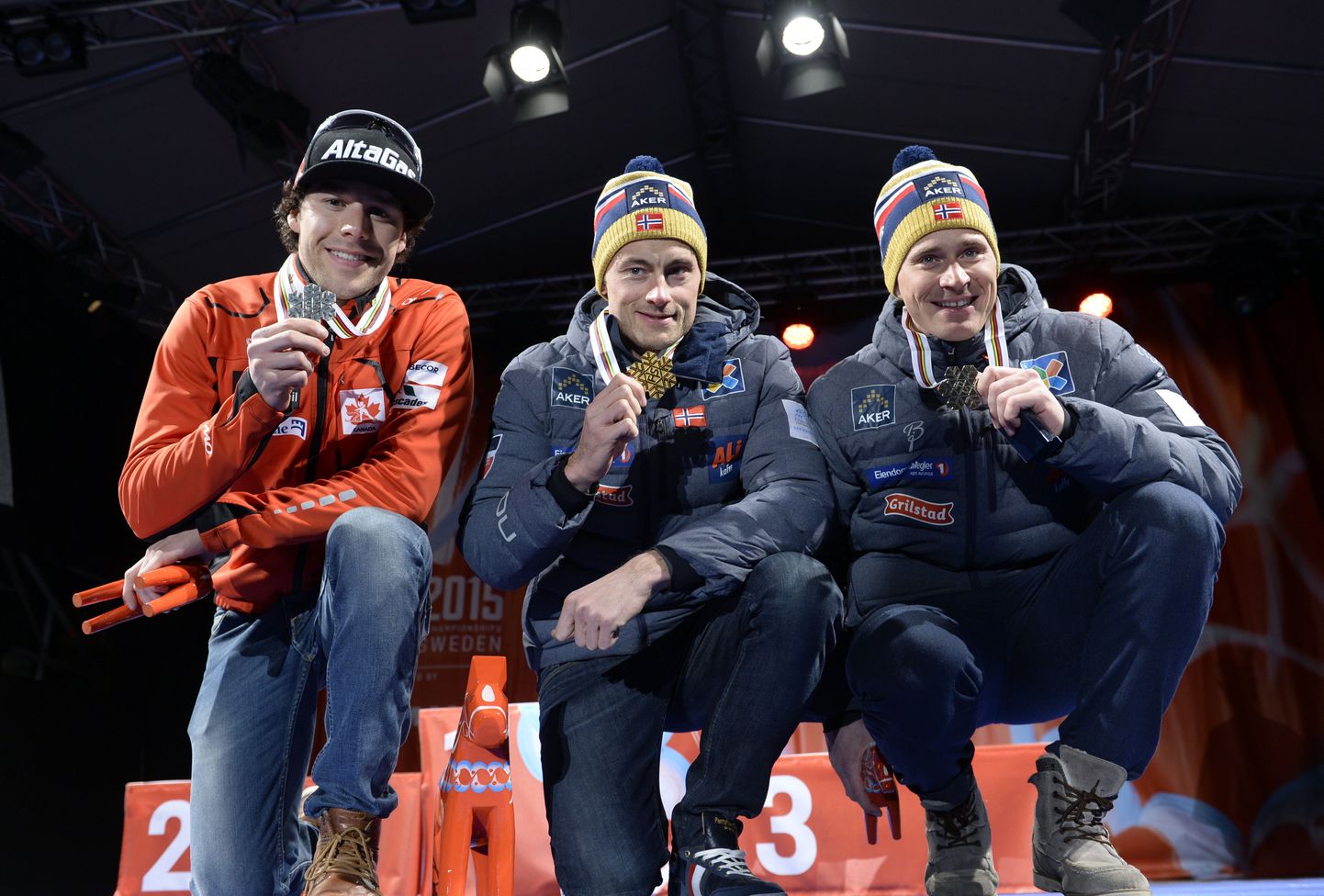Alex Harvey (vasakul), Petter Northug (keskel) ja pronksmedali võitnud Ola Vigen Hattestad MM-medalitega.