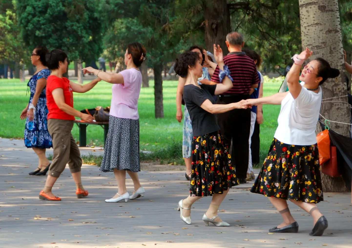 Hiinas on parkides tantsupeod väga menukad.