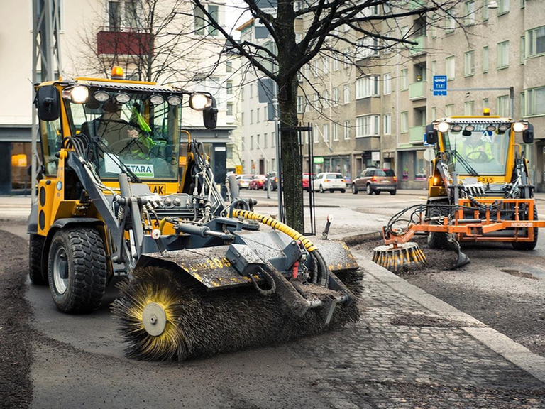 Уборка гранитной крошки в Хельсинки.