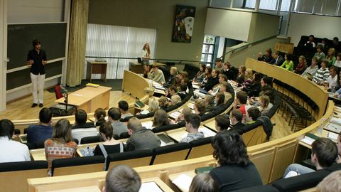 Jāapmeklē vismaz 80% lekciju. Komisija atbalsta stingrākas prasības ārvalstu studentiem