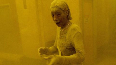 ÜKS FOTO, ÜKS ELU ⟩ 11. septembri tragöödia sümboliks peetud naine elas rünnaku üle, kuid ei pääsenud sellest kunagi