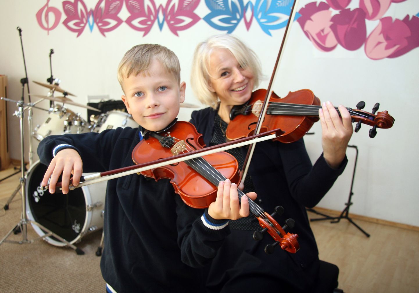 Лийна и Андрей Пономаревы вместе поступили в АШИ и выбрали скрипку.