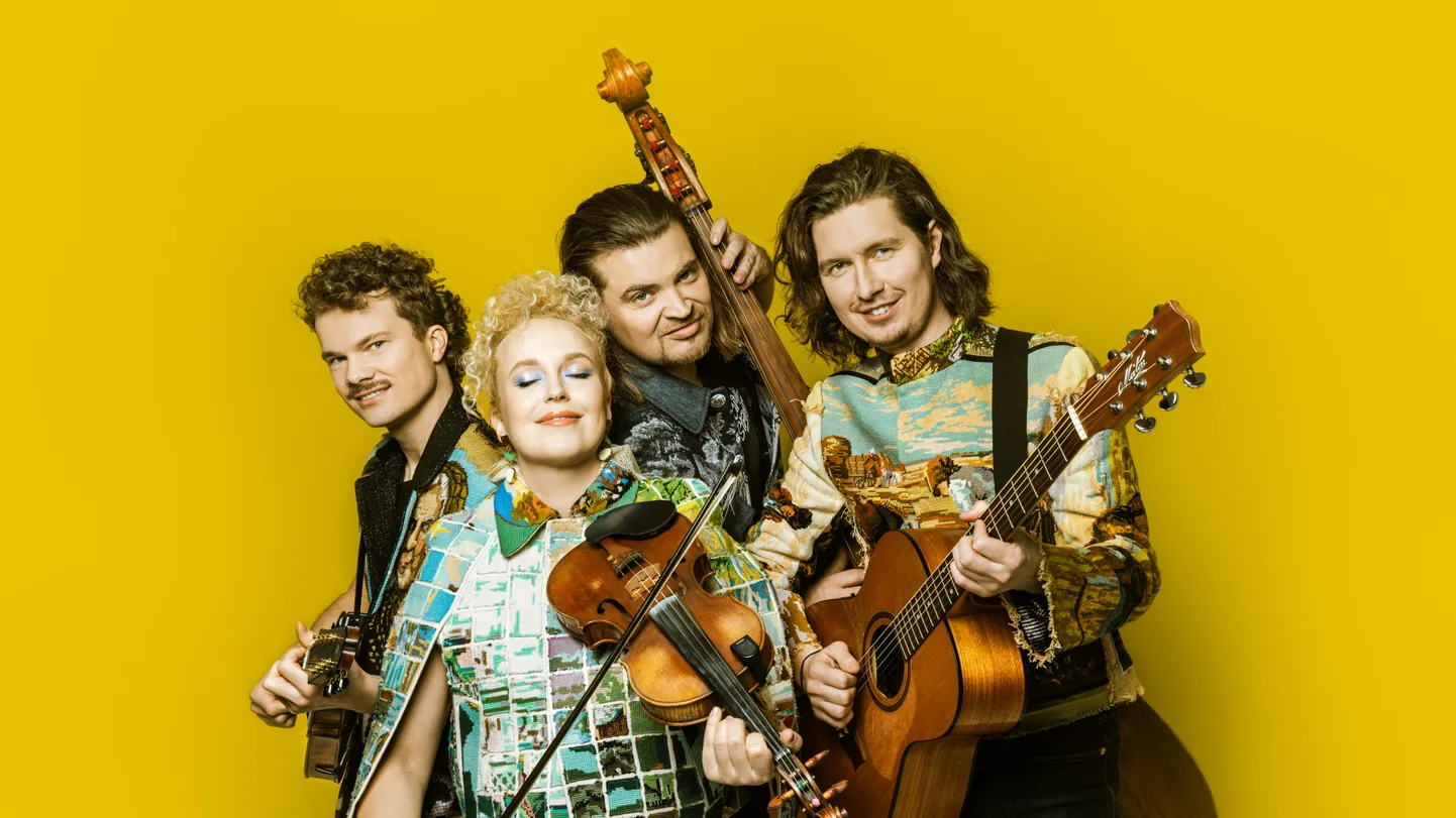Pühajärve rannas annavad ühiskontserdi nublu ja Curly Strings (fotol).