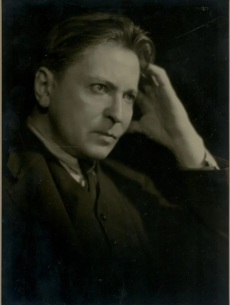 Komponists, vijolnieks, diriģents un pasniedzējs Džordže Enesku (1881-1955). Fotoportrets uzņemts 1943. gadā Bukarestē.