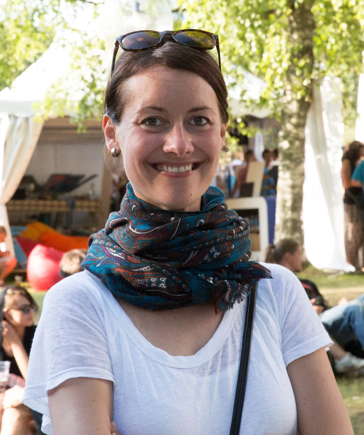 Positivuse festivali esimesel pÃ¤eval lÃµbutses kirju seltskond hea muusika saatel looduskauniskoha. HELEN SILDNA. 18JUL14. Foto: JAANUS LENSMENT