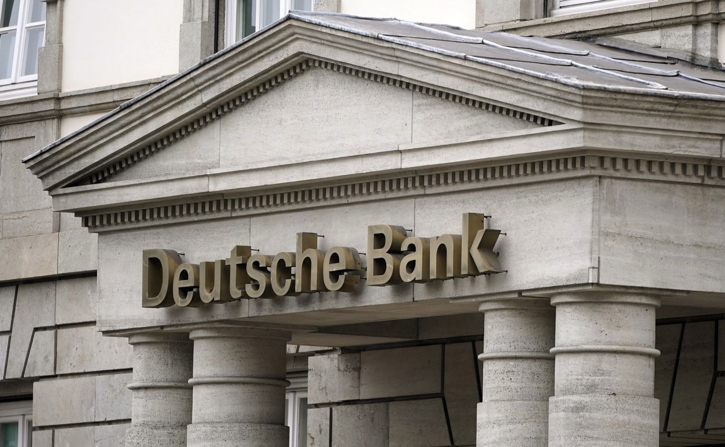Deutsche Bank teenis analüütikute üllatuseks neljandas kvartalis puhaskasumi