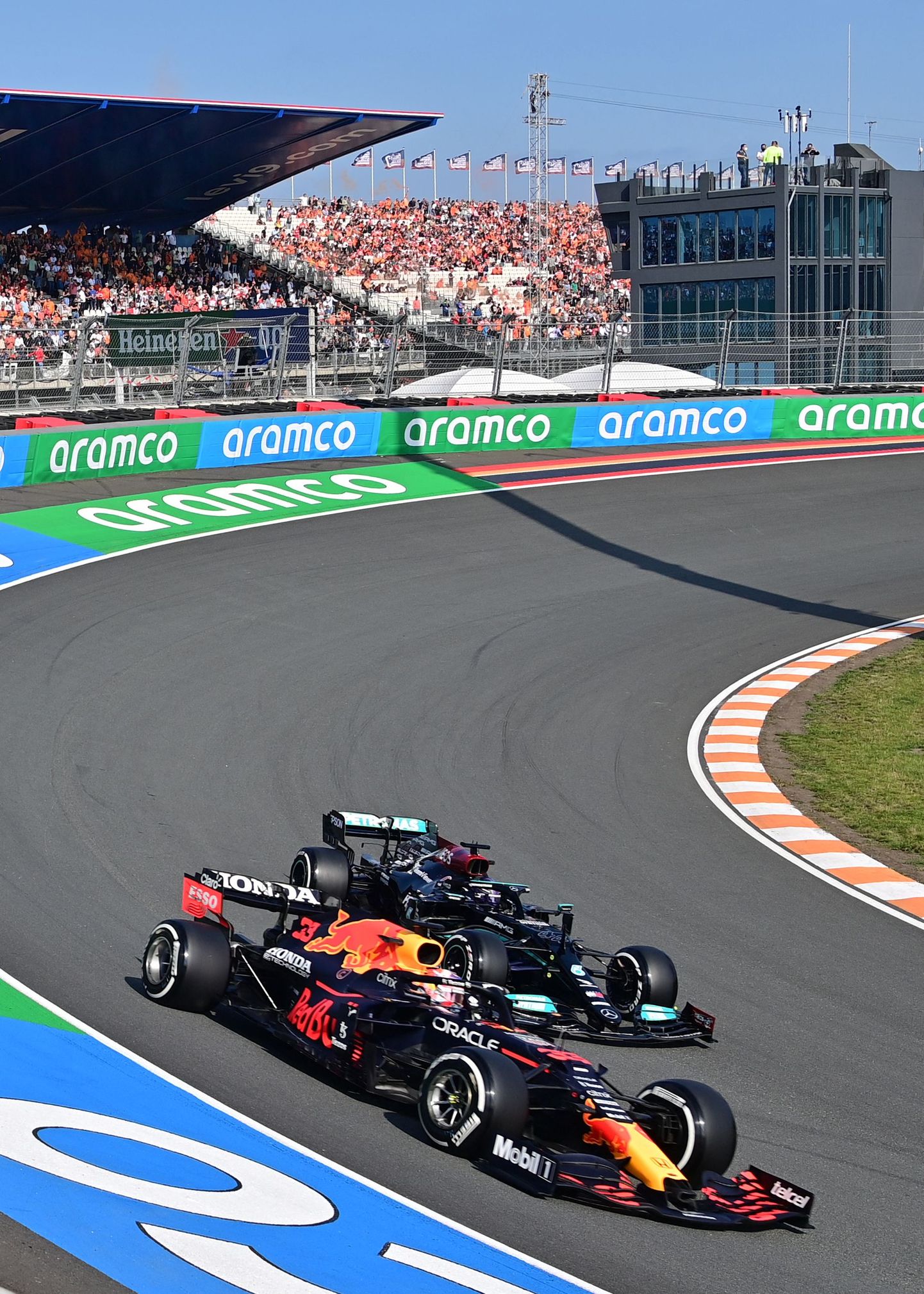 Max Verstappen ja Lewis Hamilton saavad tänavu madistada ka Kataris.