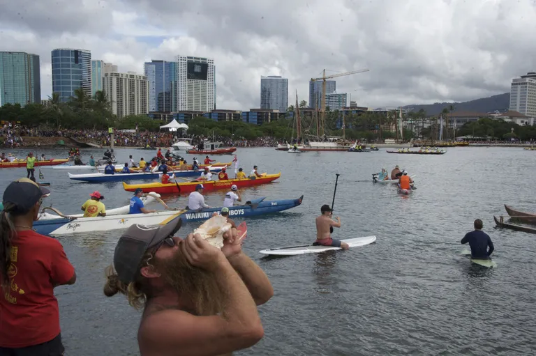 Kanuu Hokulea Honolulu sadamas