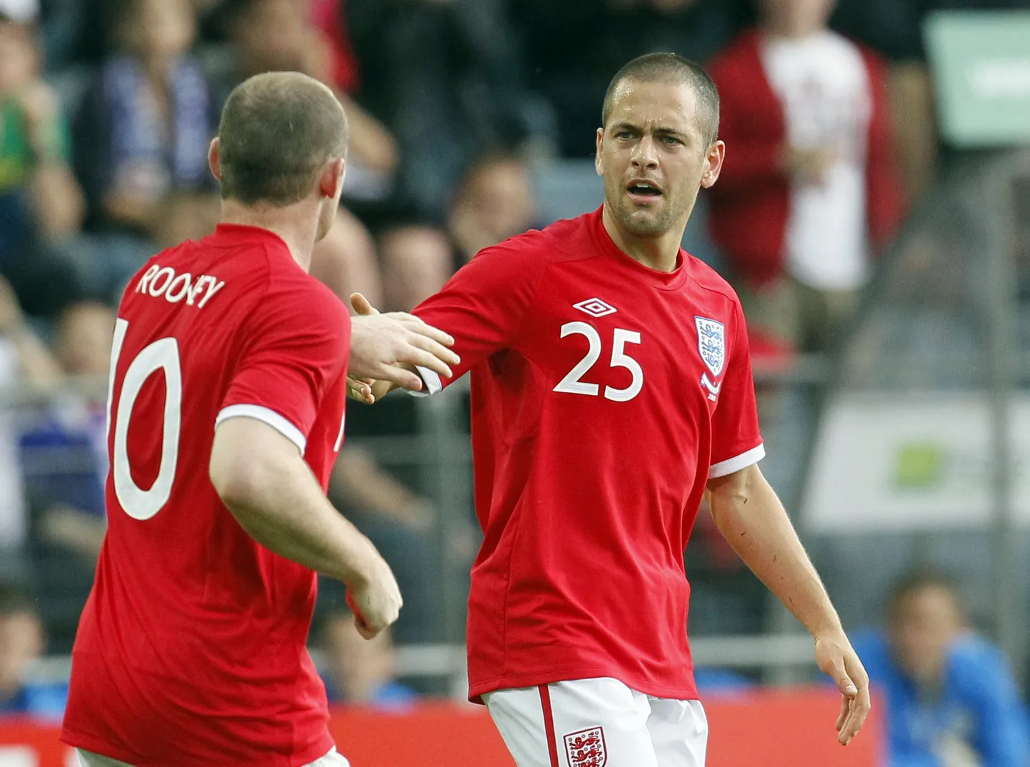 Joe Cole (paremal) koos Wayne Rooneyga.