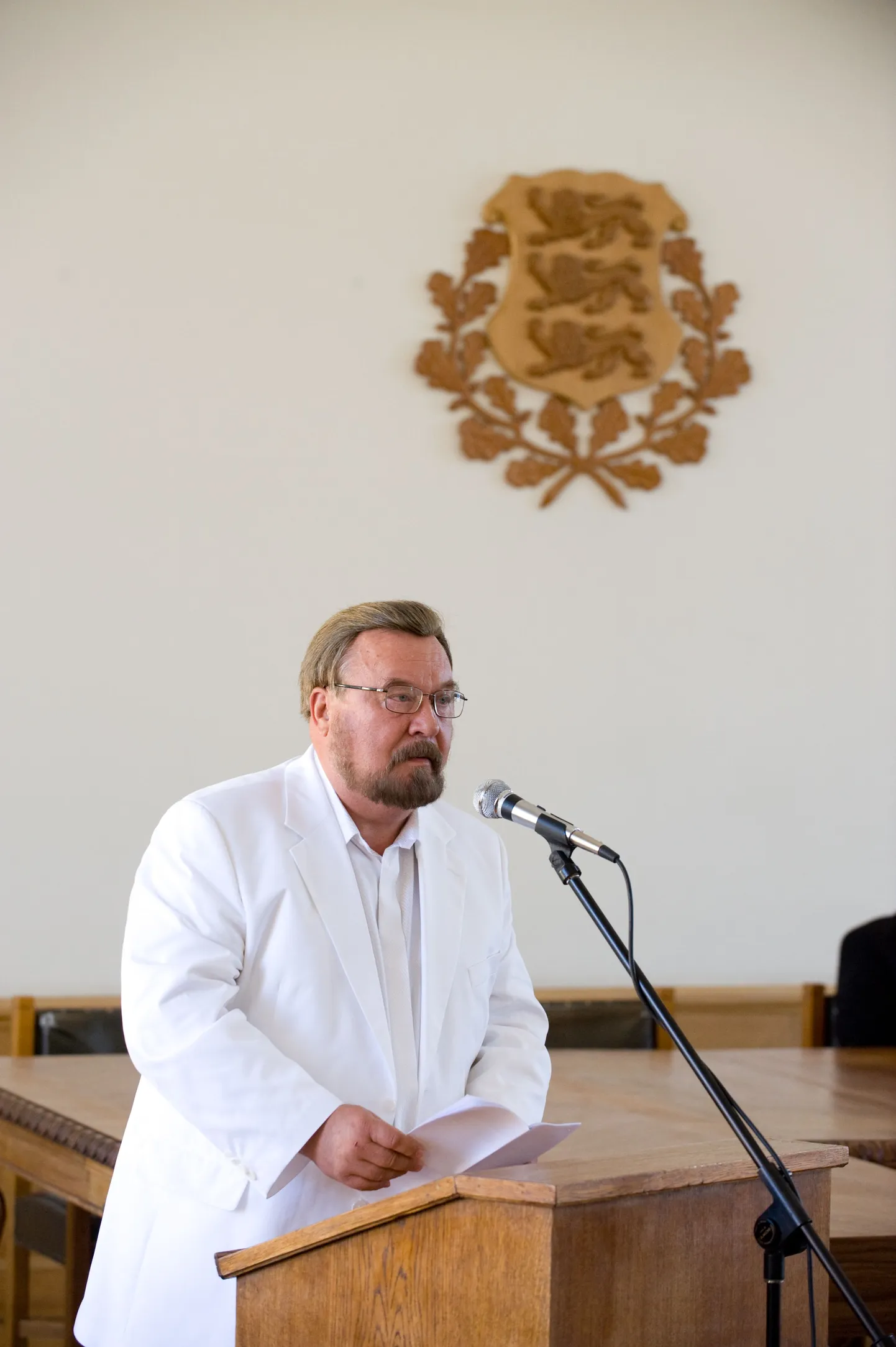Ülo Nugis eile 20. augusti klubi aastapäevakoosolekul Toompea lossi valges saalis kõnet pidamas.