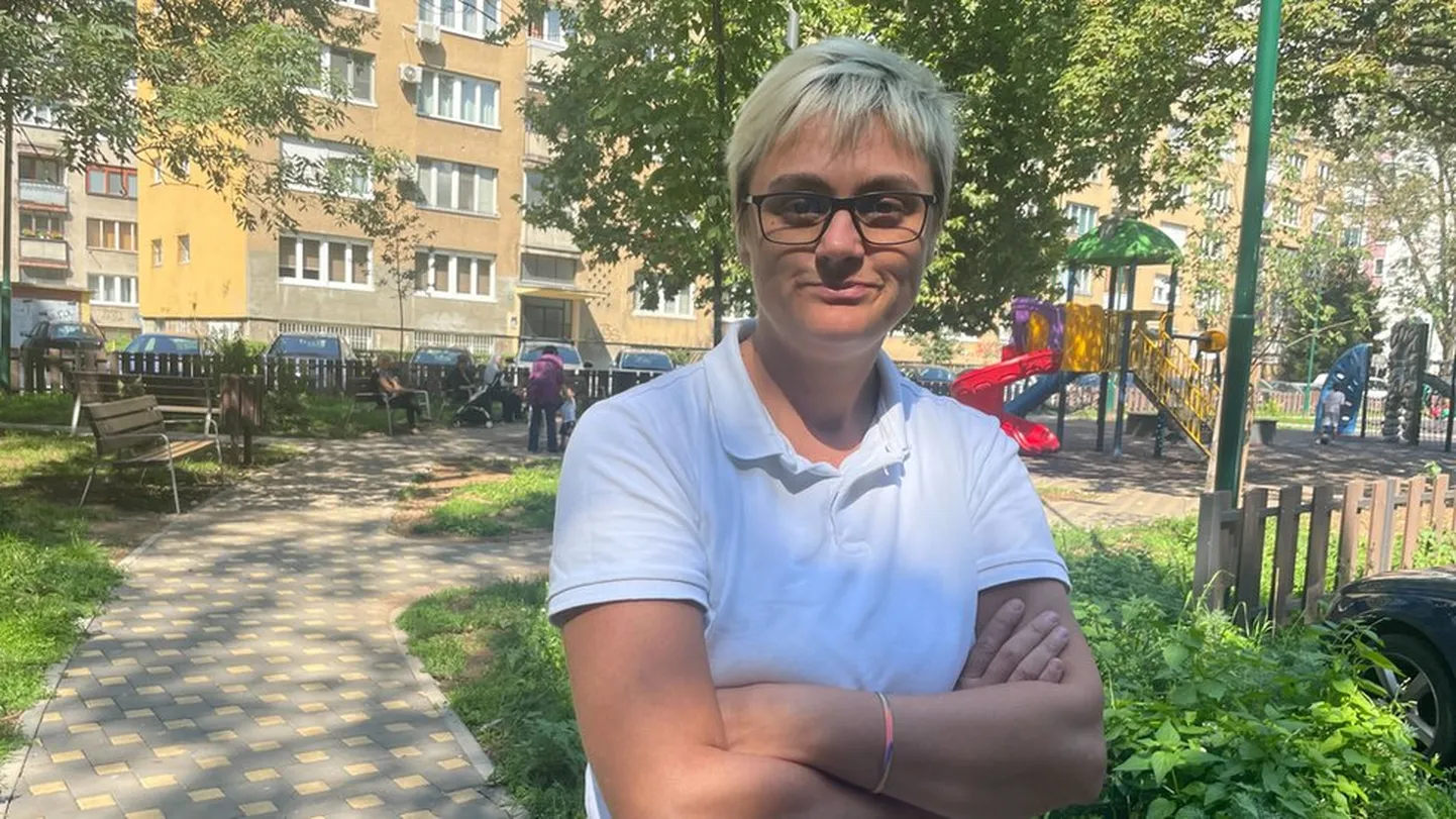 Мать Айны никогда не говорила о ее отце, а сама Айна не спрашивала - хотя, по ее собственным словам, «чувствовала, что что-то не так».