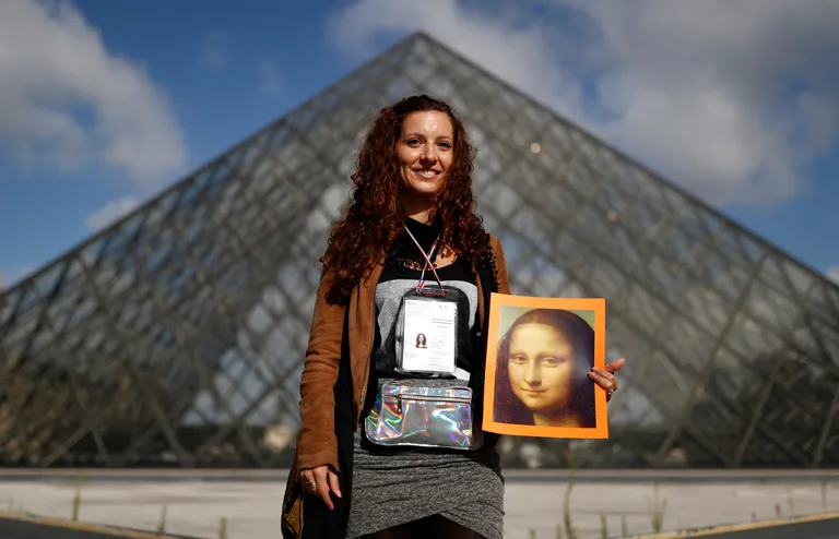 Pariisis töötav giid Manuela Feuchot-Gazquez oli üks neist, kes esmaspäeval Louvre'i ette meeleavaldusele tuli.