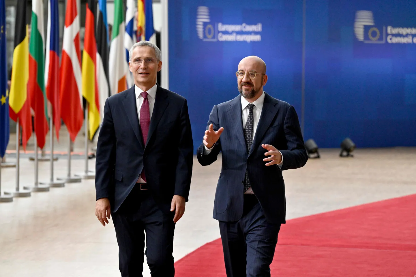 NATO peasekretär Jens Stoltenberg ja Euroopa Ülemkogu alaline eesistuja Charles Michel saabuvad Euroopa Liidu tippkohtumisele Brüsselis