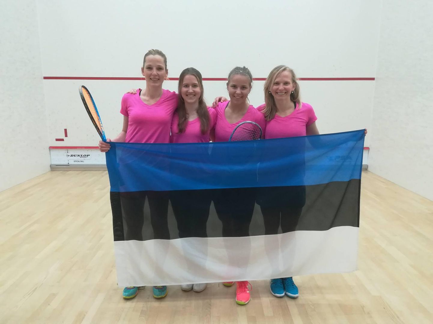 Eesti squash&#39;i-naiskond, kuhu kuulusid Aliis Allas (vasakult), Kirsika Kikkas, Reele Komi ja Anna Reinsoo, saavutas Riias EMil viienda koha.