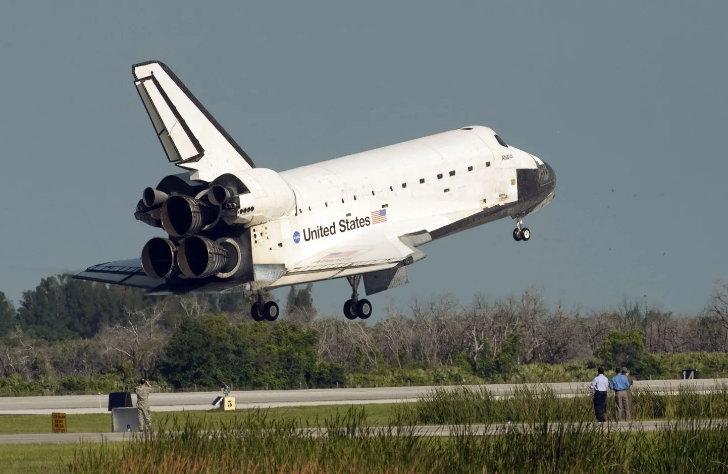 Atlantis Cape Canaveralile maandumisel.