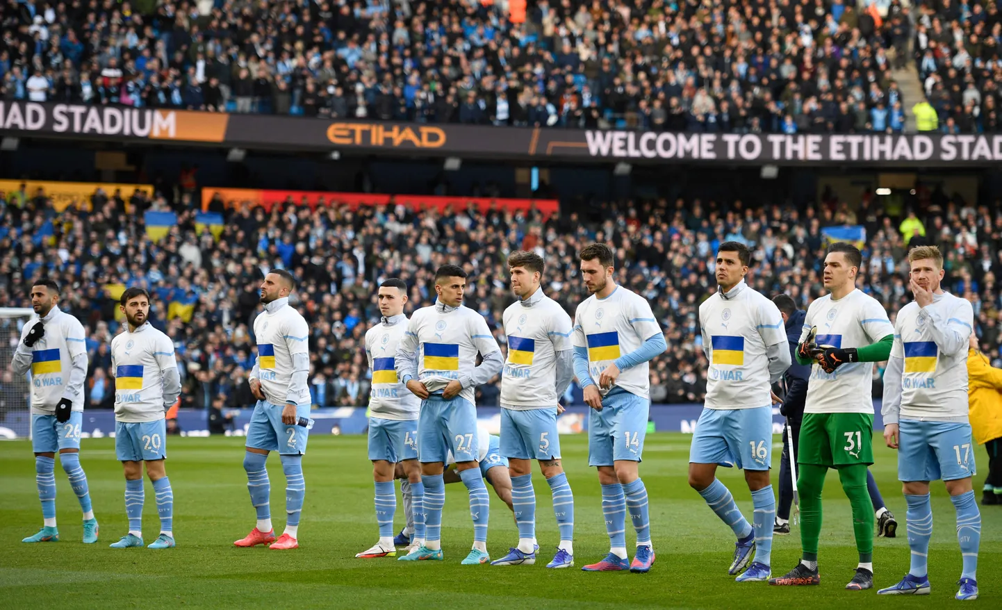 Mančestras 'City" futbolisti pauž atbalstu Ukrainai