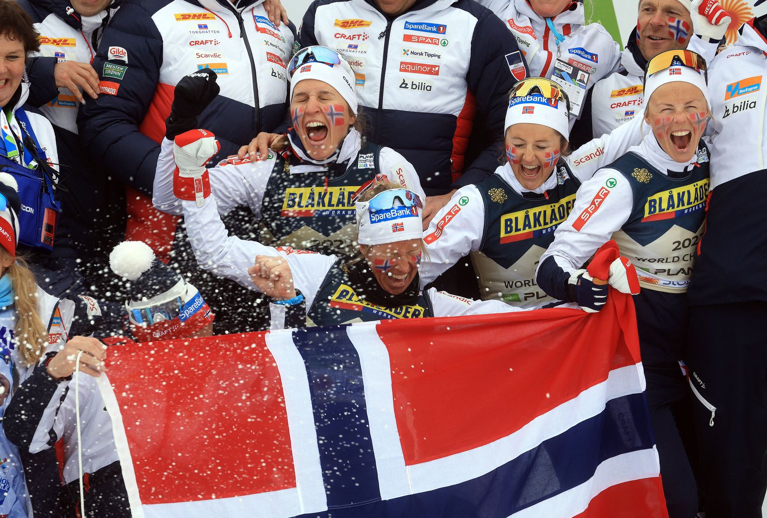 Норвежки празднуют победу, иллюстративное фото.