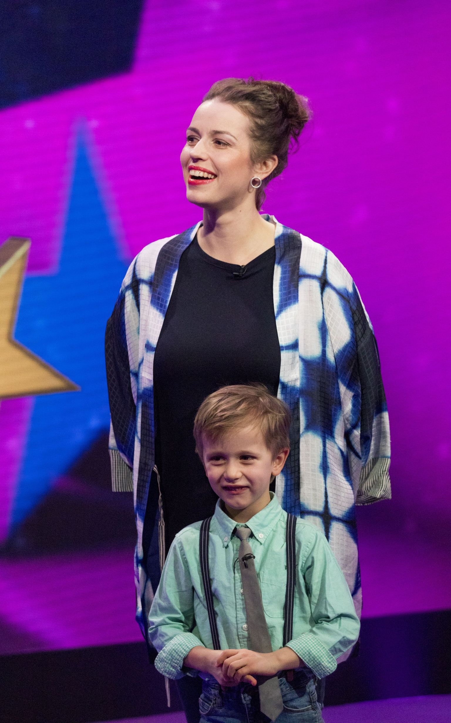„Suure tähe väike täht“  heategevusliku telemängu võitis Monika Tuvi koos poja Samueliga. Kohal oli ka Merle Liivak koos oma pisipõnniga.