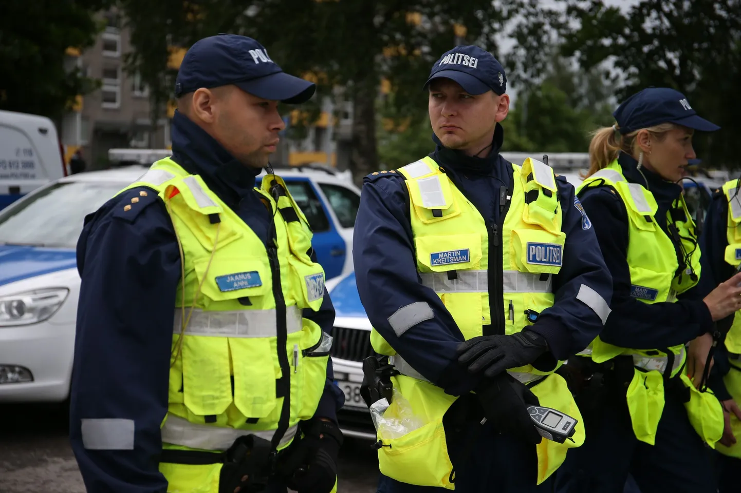 Politsei korraldas täna Tallinnas Sõle tänaval operatsiooni «Kõik puhuvad», mille käigus pidid alkomeetrisse puhuma kõigi möödasõitvate sõidukite juhid.
