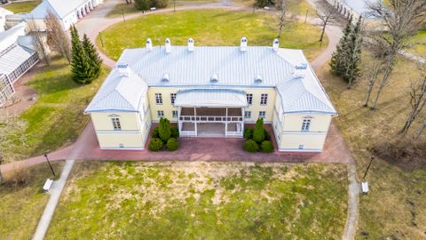 HARULDANE VÕIMALUS ⟩ Mäetaguse mõisakompleks otsib uut omanikku