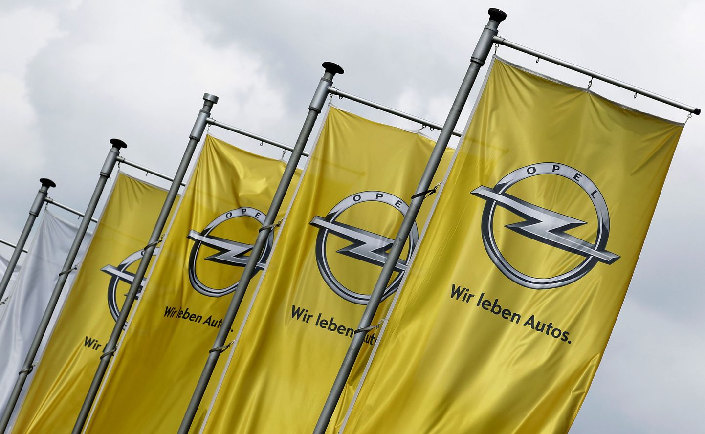 Opeli juht astub tagasi.