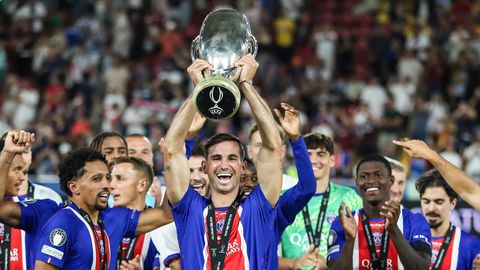 PSG sai superkarika kaitsmisega napilt hakkama, Villa 17-aastane tõusev täht säras debüüdil