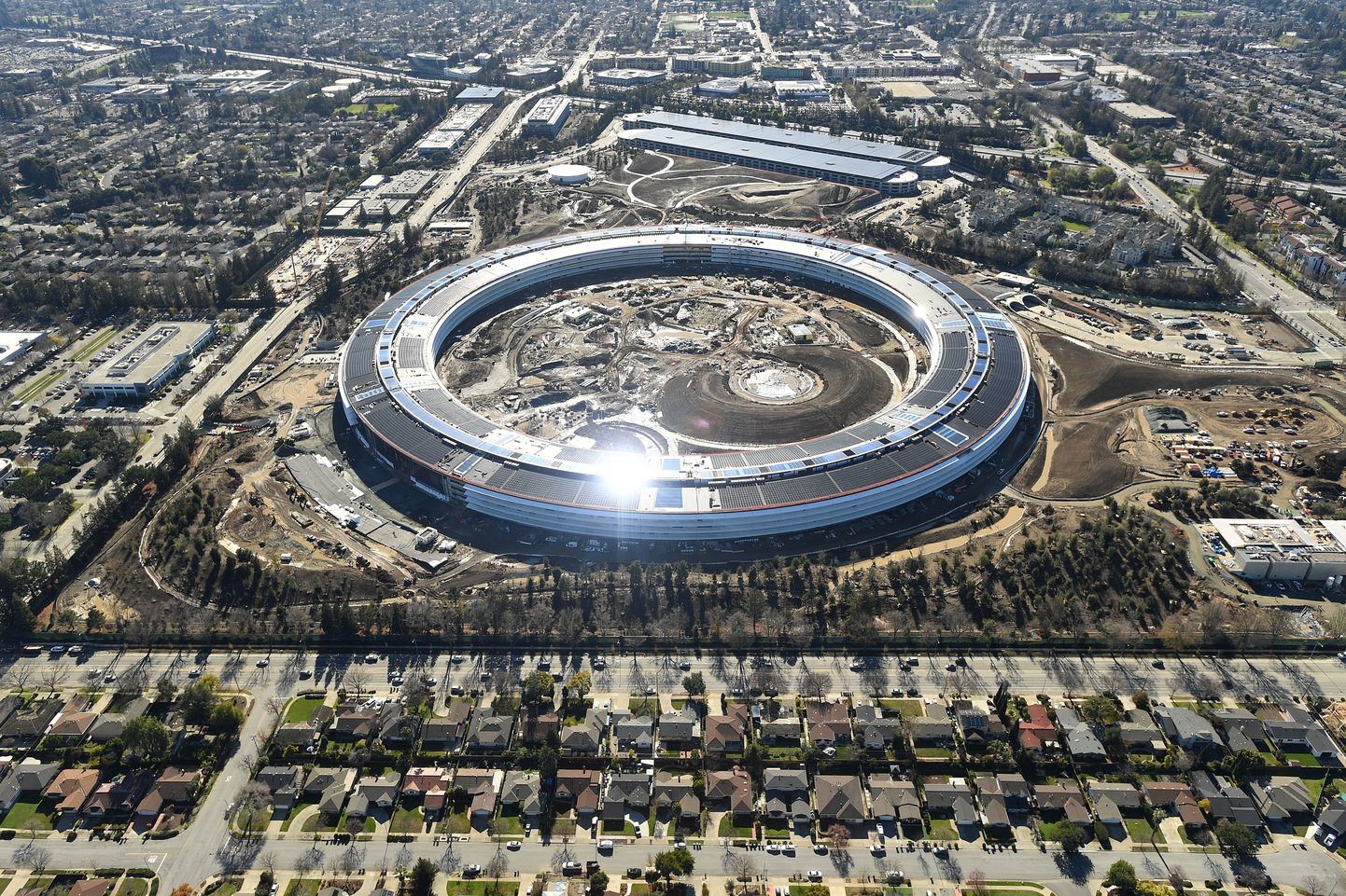 Штаб-квартира фирмы Apple в Купертино, Калифорния.