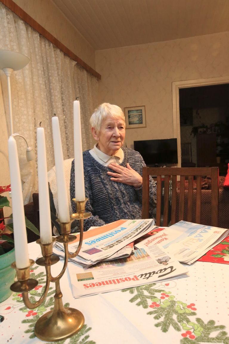 Проживающая в Пыльтсамаа пенсионерка Айно Каземетс получает газету Postimees лишь поздно вечером.
