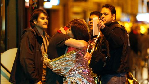 Pariisi terrorirünnakute ohvrid meenutavad seda jubedat novembrikuu õhtut