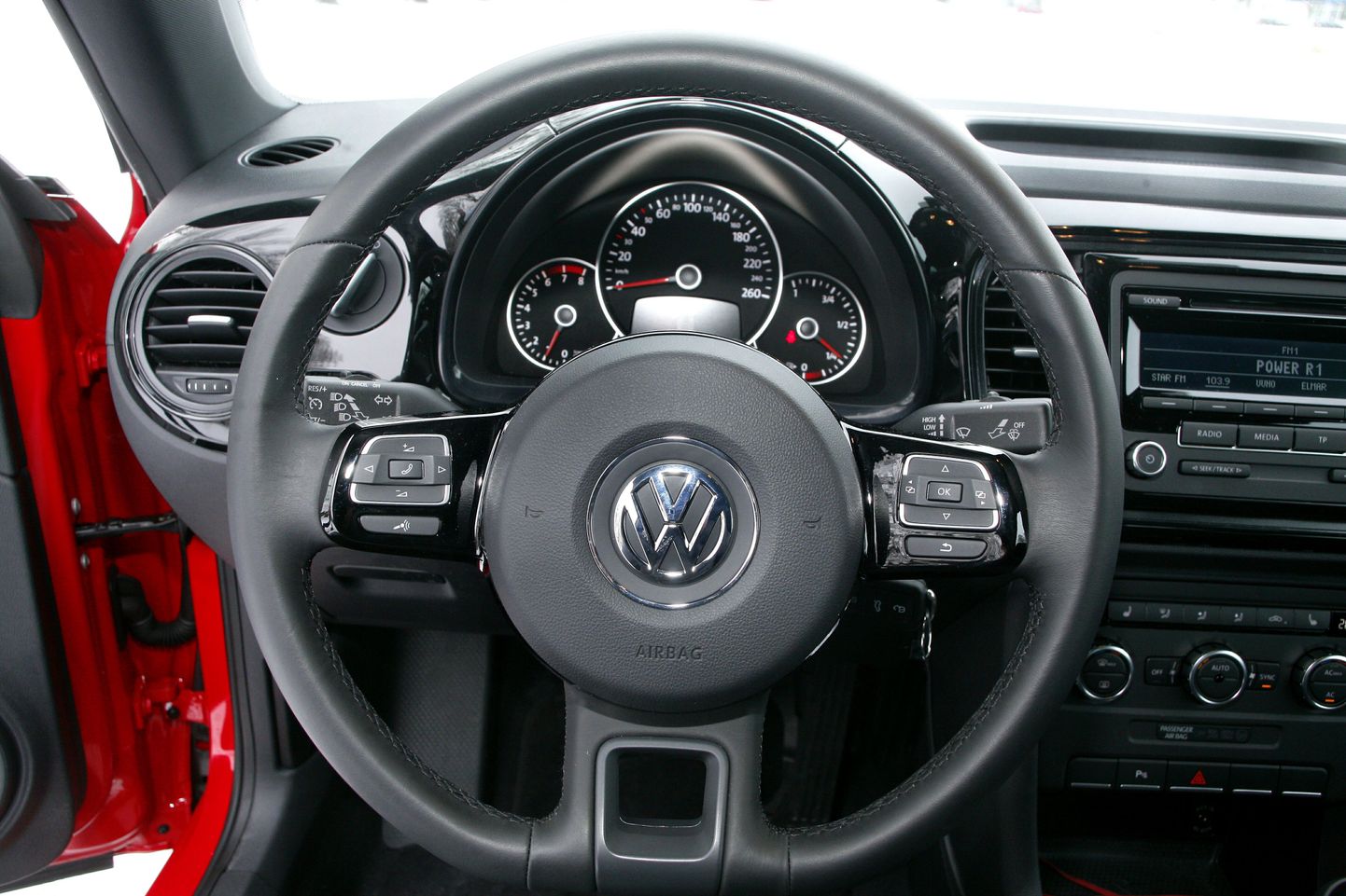 Volkswagen Beetle`i salong. Foto on illustreeriv.