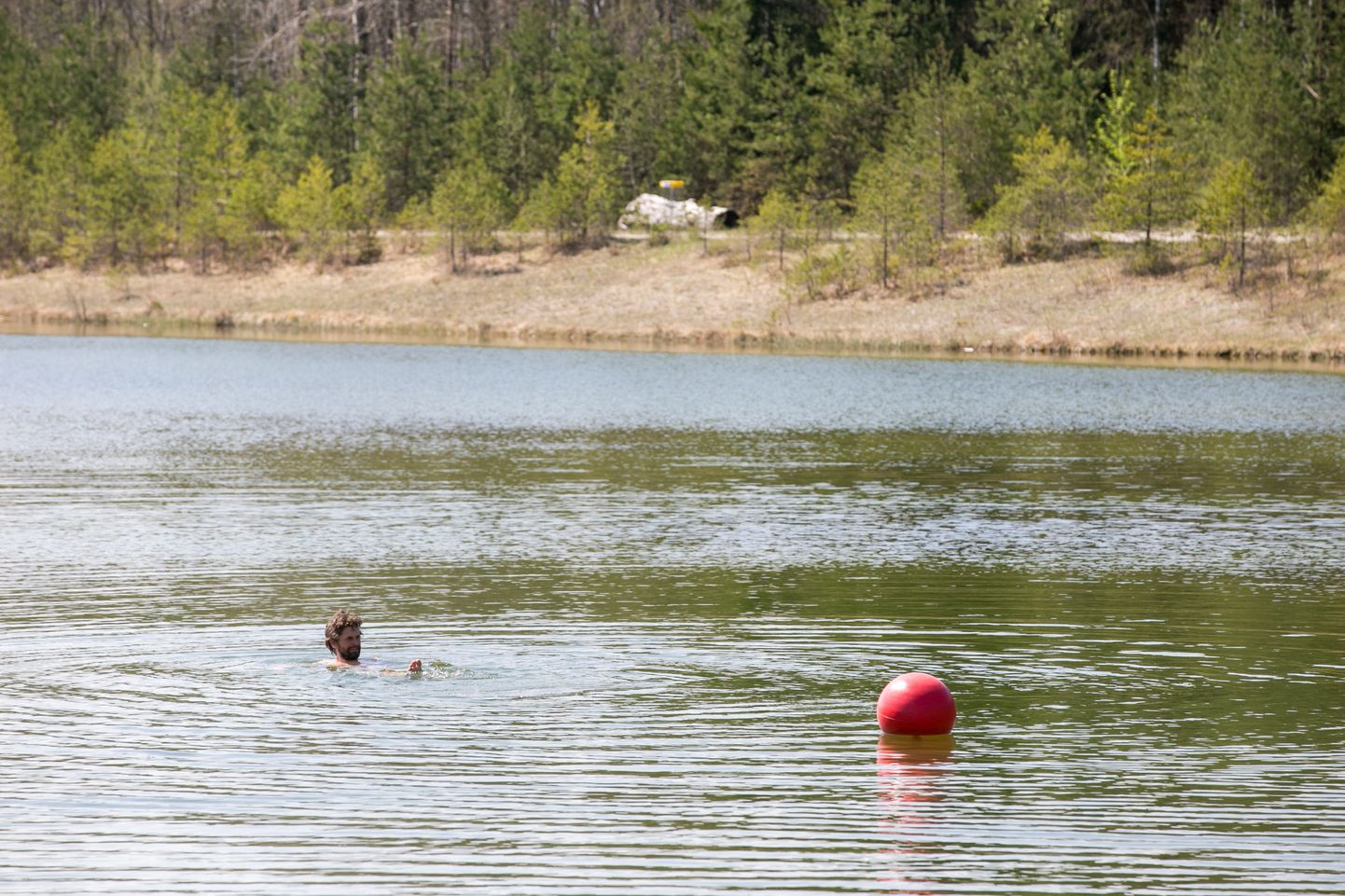 Järva-Jaani järve äärest leiab varsti Järva vallale iseloomuliku riietuskabiini.