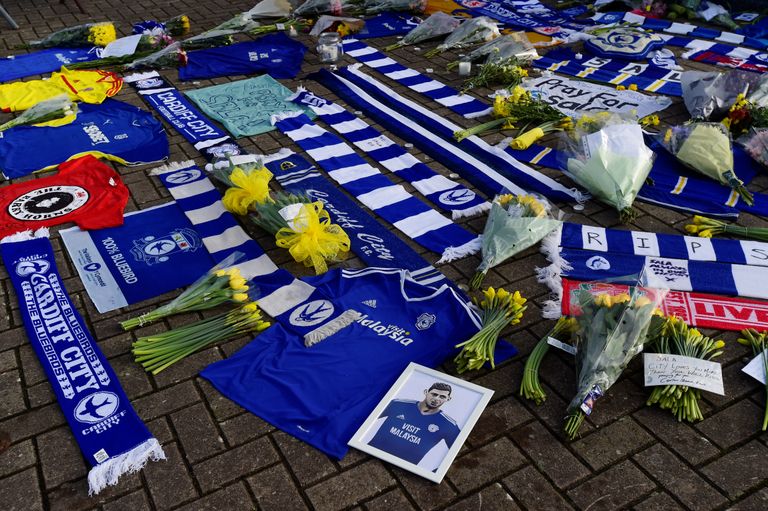 Emiliano Sala ja piloodi mälestamine Cardiffi linnastaadioni juures