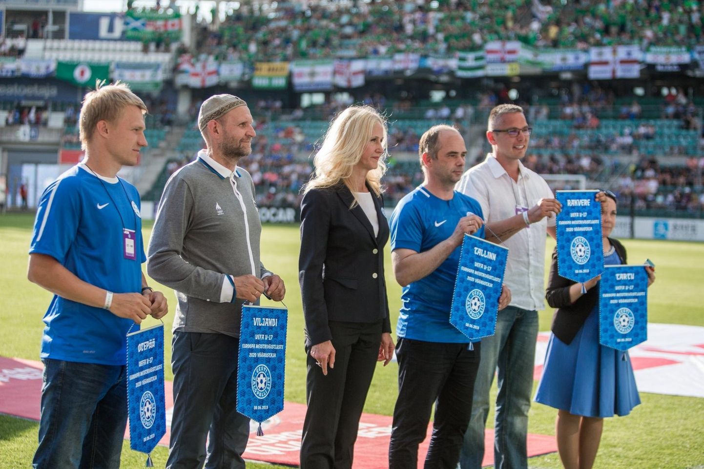 Eesti Jalgpalli Liit pidas meeste Euroopa jalgpalli meistrivõistluste valikmängul A. Le Coq Arenal meeles viit Eesti omavalitsust, kes võõrustavad aasta pärast kuni 17-aastaste noormeeste EM-i finaalturniiri jalgpallis.