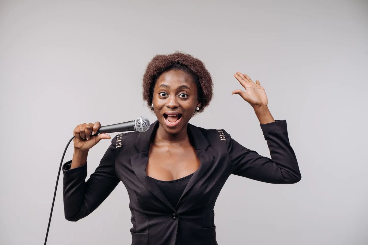Комик Lydia Oyeniyi